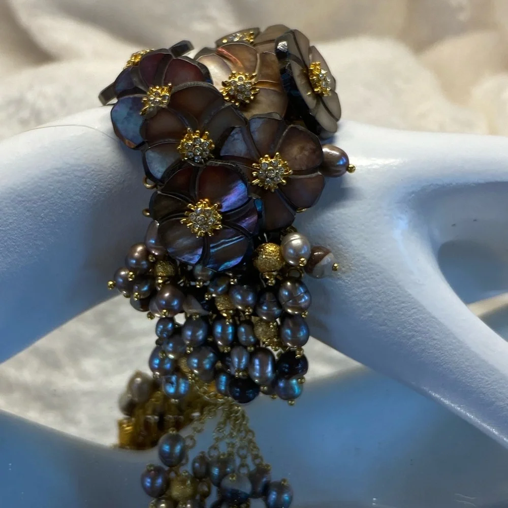 Beautiful Floral Faux Pearl Bracelet Gold Tone 7-8 3/4 Bohemian Style Rhinestone